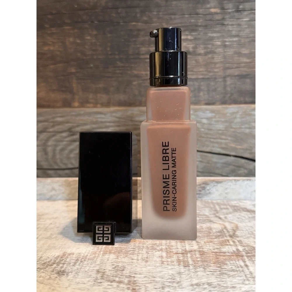 🌟 Givenchy Prisme Libre Skin-Caring Matte Foundation – 1oz | 6-c485 | MSRP =$59